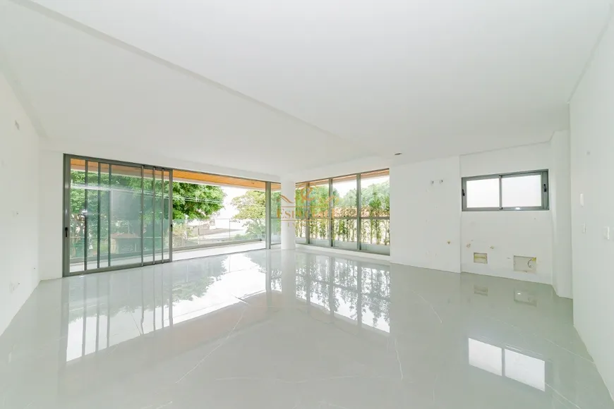 Foto 1 de Apartamento com 3 Quartos à venda, 198m² em Água Verde, Curitiba
