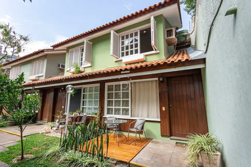 Foto 1 de Casa de Condomínio com 2 Quartos à venda, 80m² em Tristeza, Porto Alegre