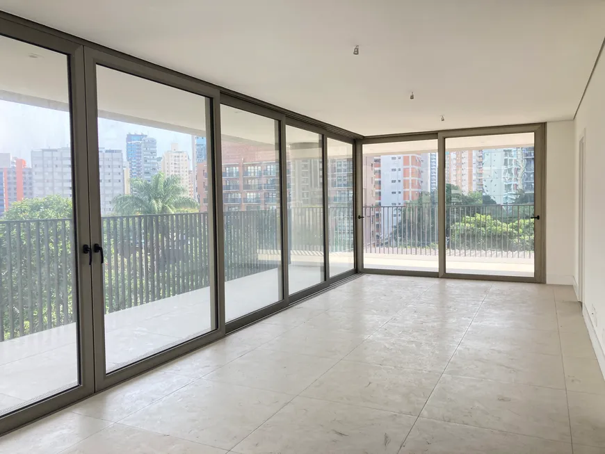 Foto 1 de Apartamento com 4 Quartos à venda, 231m² em Itaim Bibi, São Paulo