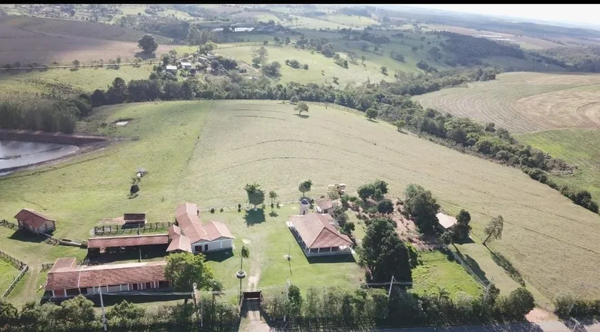 Foto 1 de Fazenda/Sítio com 3 Quartos à venda, 200m² em Area Rural de Itapetininga, Itapetininga