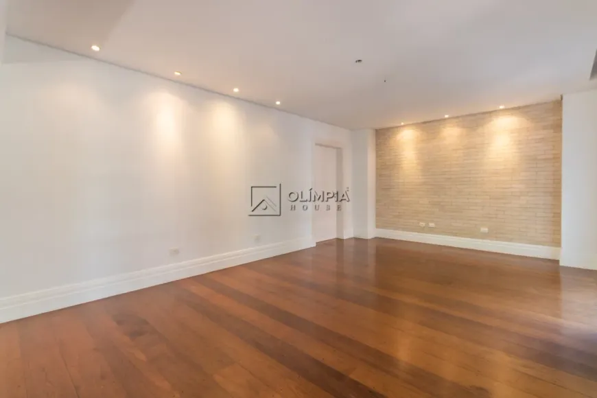 Foto 1 de Apartamento com 3 Quartos à venda, 245m² em Jardim Paulista, São Paulo