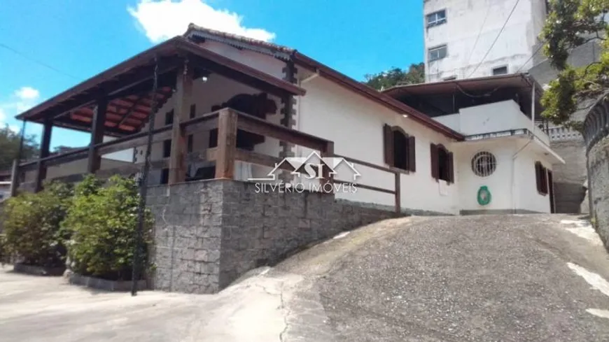 Foto 1 de Casa com 3 Quartos à venda, 150m² em Mosela, Petrópolis