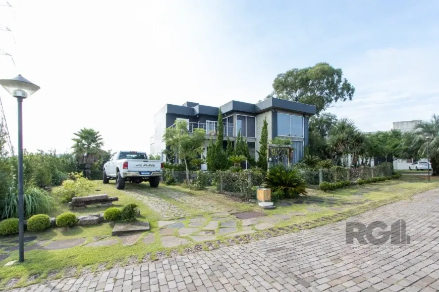 Foto 1 de Casa de Condomínio com 4 Quartos à venda, 399m² em Teresópolis, Porto Alegre