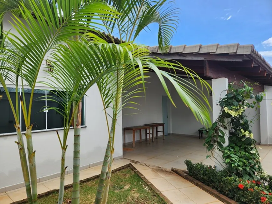 Foto 1 de Casa com 4 Quartos à venda, 200m² em Alto Umuarama, Uberlândia