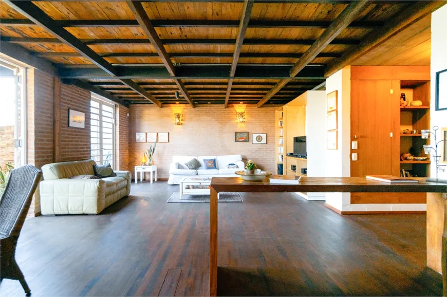 Foto 1 de Casa com 3 Quartos à venda, 300m² em Vila Anglo Brasileira, São Paulo