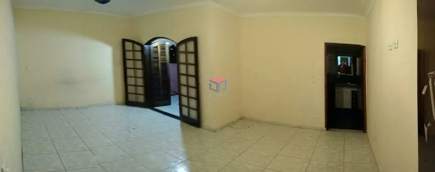 Foto 1 de Sobrado com 2 Quartos para alugar, 130m² em Utinga, Santo André