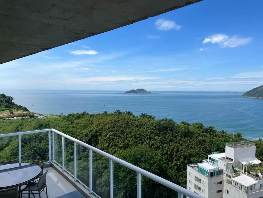 Foto 1 de Apartamento com 3 Quartos à venda, 146m² em Jardim Las Palmas, Guarujá