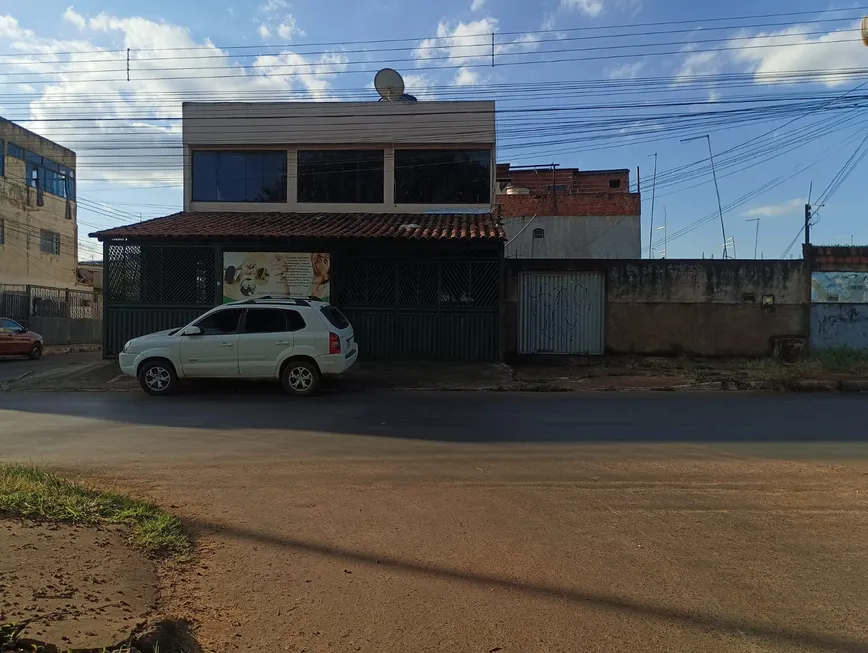 Foto 1 de Sobrado com 7 Quartos à venda, 260m² em Santa Maria, Brasília