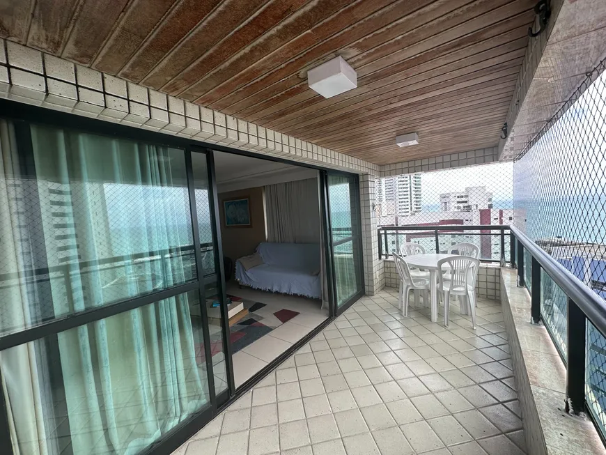 Foto 1 de Apartamento com 4 Quartos à venda, 200m² em Boa Viagem, Recife