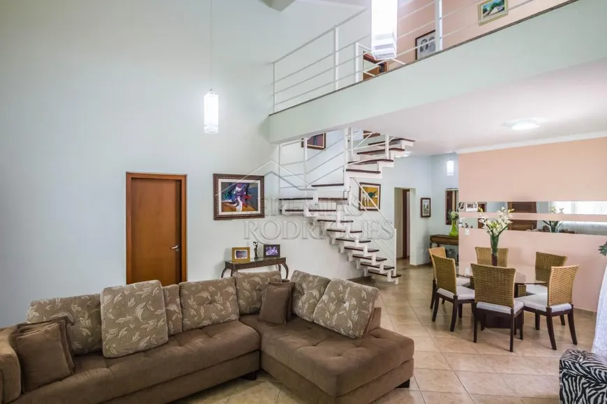 Foto 1 de Casa de Condomínio com 4 Quartos à venda, 270m² em Taubate Village, Taubaté