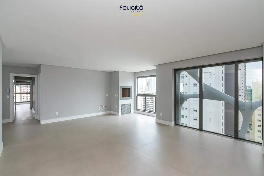 Foto 1 de Apartamento com 4 Quartos à venda, 144m² em Centro, Balneário Camboriú