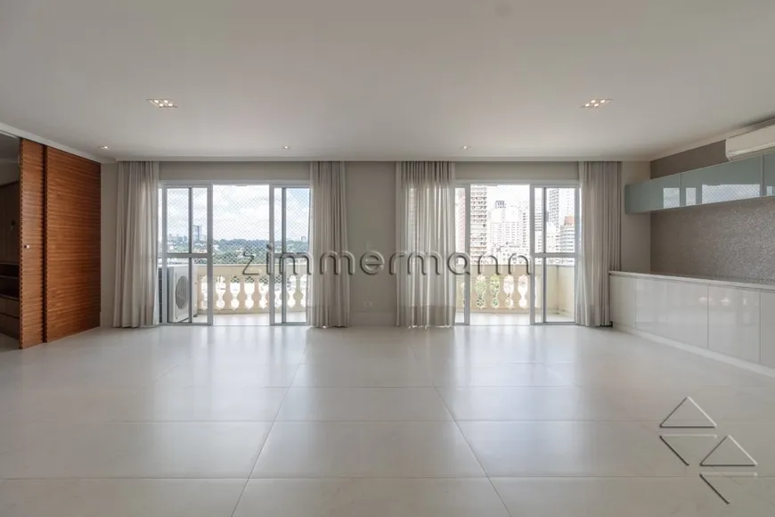 Foto 1 de Apartamento com 4 Quartos à venda, 220m² em Pacaembu, São Paulo