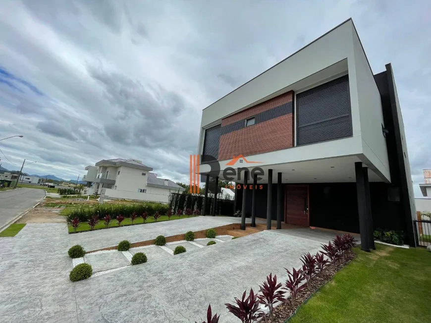 Foto 1 de Casa de Condomínio com 3 Quartos à venda, 290m² em Areias, Camboriú