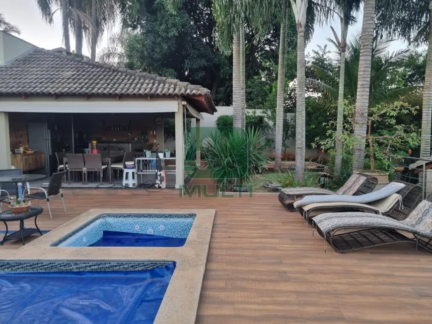 Foto 1 de Casa com 4 Quartos à venda, 396m² em Cidade Jardim, Uberlândia