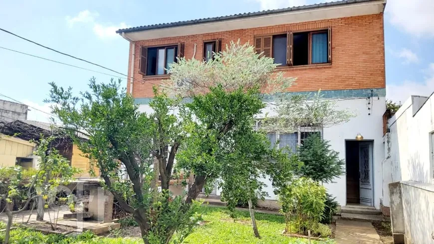 Foto 1 de Casa com 3 Quartos à venda, 292m² em Santa Maria Goretti, Porto Alegre
