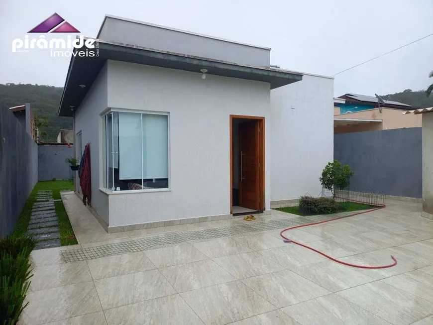 Foto 1 de Casa com 2 Quartos à venda, 67m² em Massaguaçu, Caraguatatuba