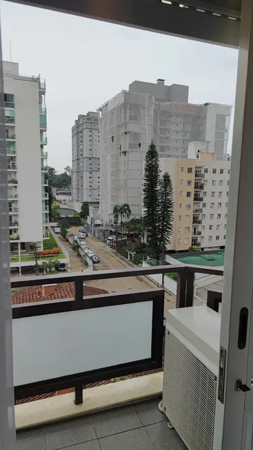 Foto 1 de Apartamento com 3 Quartos para alugar, 176m² em Atiradores, Joinville