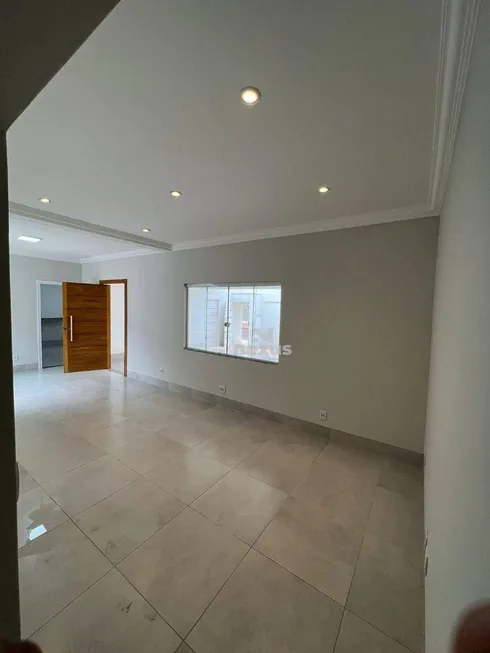 Foto 1 de Casa com 3 Quartos à venda, 158m² em Morada da Colina, Uberlândia