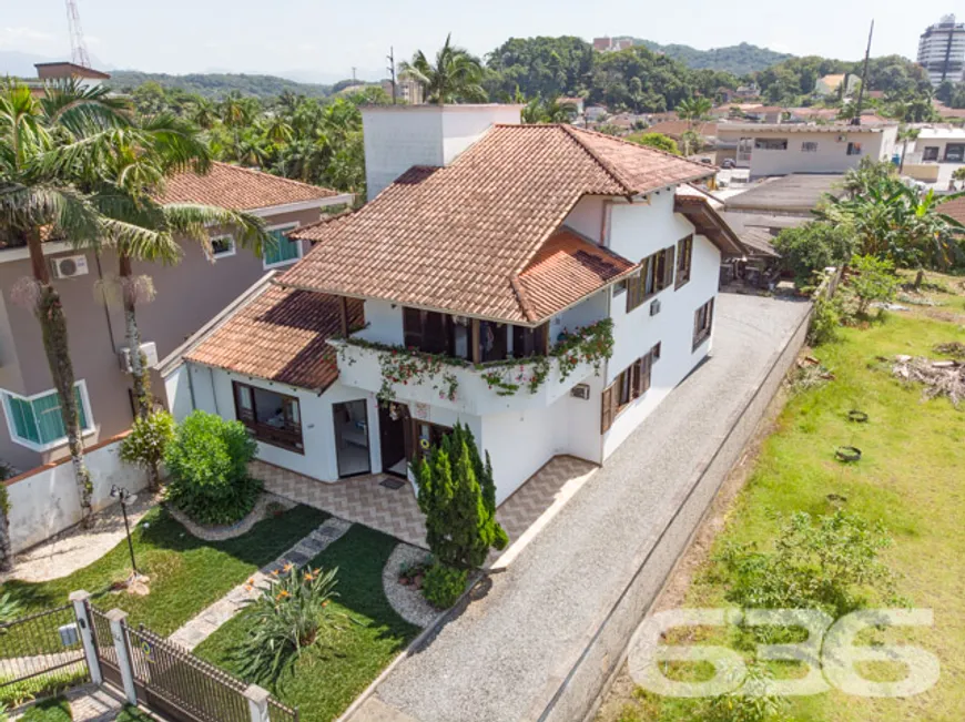 Foto 1 de Sobrado com 4 Quartos à venda, 280m² em Anita Garibaldi, Joinville