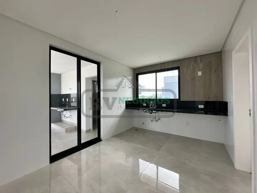 Foto 1 de Casa de Condomínio com 4 Quartos à venda, 320m² em São Pedro, Juiz de Fora