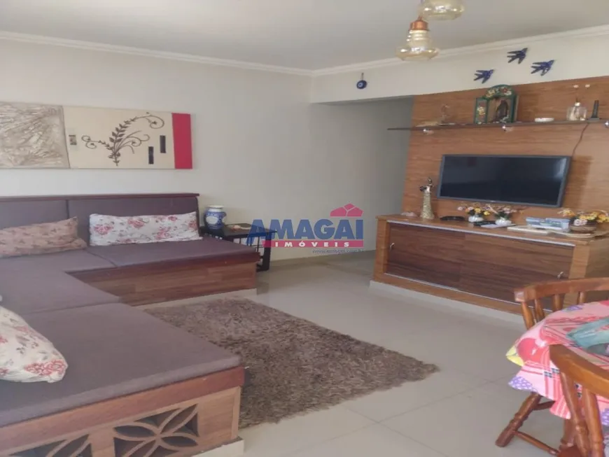 Foto 1 de Casa com 2 Quartos à venda, 67m² em Jardim São Jose, Jacareí