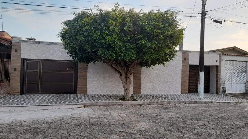 Foto 1 de Casa com 4 Quartos à venda, 328m² em Vila Caicara, Praia Grande