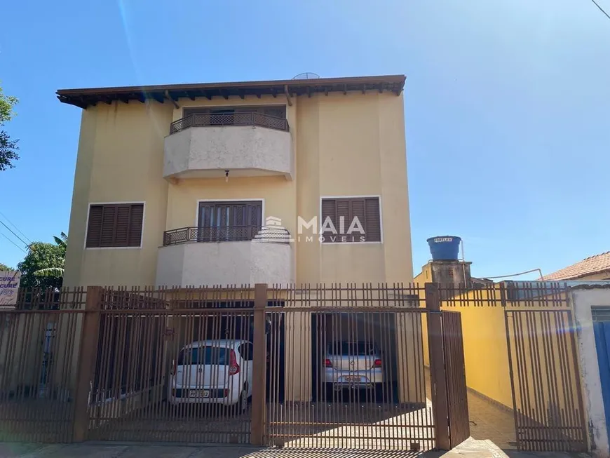 Foto 1 de Casa com 5 Quartos à venda, 449m² em Leblon, Uberaba