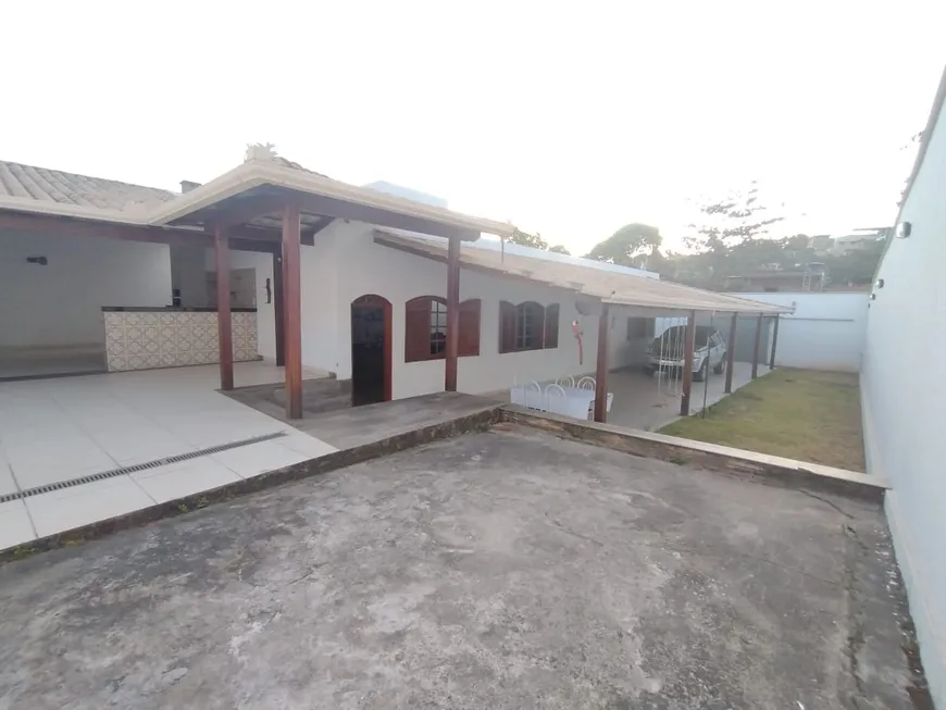 Foto 1 de Casa com 3 Quartos à venda, 233m² em Tropical, Contagem