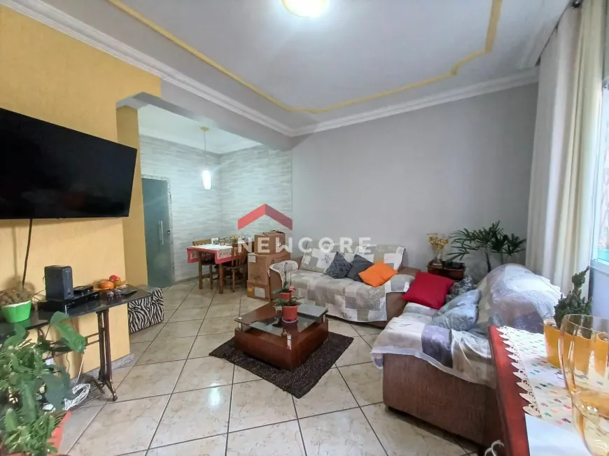 Foto 1 de Casa com 3 Quartos à venda, 68m² em Santa Rosa, Belo Horizonte