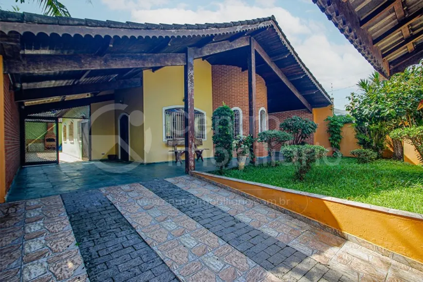 Foto 1 de Casa com 3 Quartos à venda, 197m² em Estancia Balnearia Convento Velho , Peruíbe