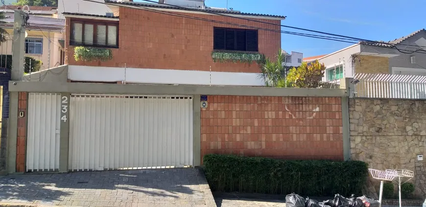 Foto 1 de Sobrado com 3 Quartos para alugar, 309m² em Jardim França, São Paulo