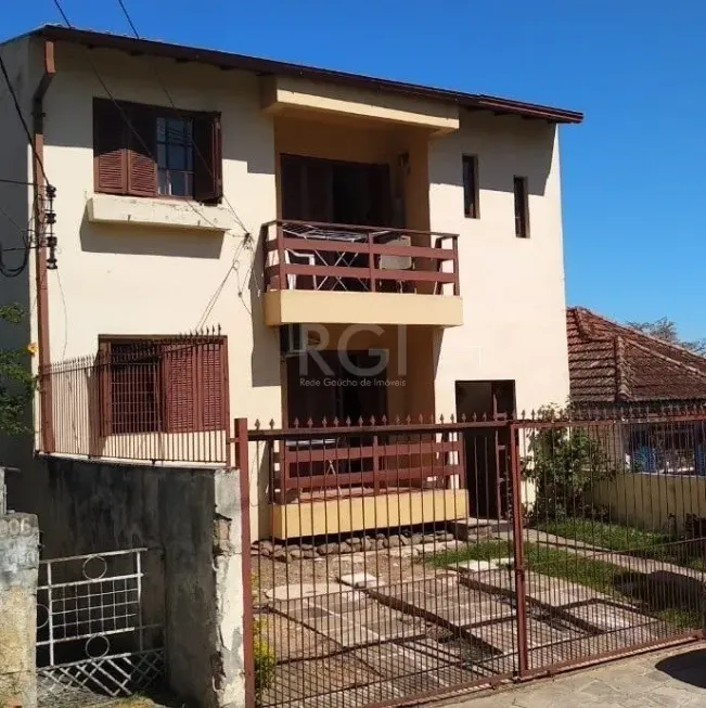 Foto 1 de Casa com 5 Quartos à venda, 248m² em Teresópolis, Porto Alegre