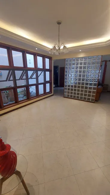 Foto 1 de Casa com 5 Quartos à venda, 360m² em Lagoa, Macaé