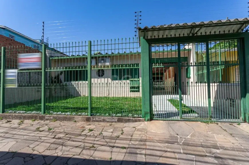 Foto 1 de Casa com 3 Quartos à venda, 142m² em Santa Fé, Porto Alegre