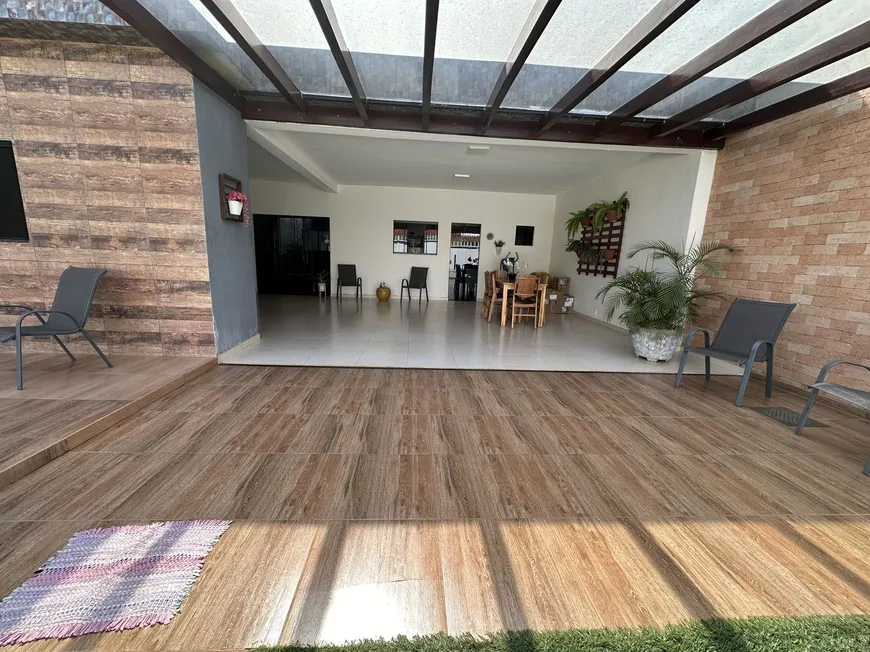 Foto 1 de Casa com 3 Quartos à venda, 200m² em Setor Leste, Brasília