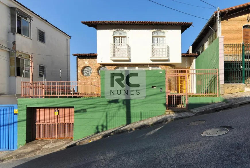 Foto 1 de Casa com 5 Quartos à venda, 390m² em Cidade Jardim, Belo Horizonte