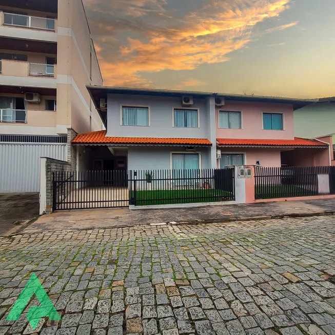 Foto 1 de Casa com 3 Quartos à venda, 149m² em Garcia, Blumenau