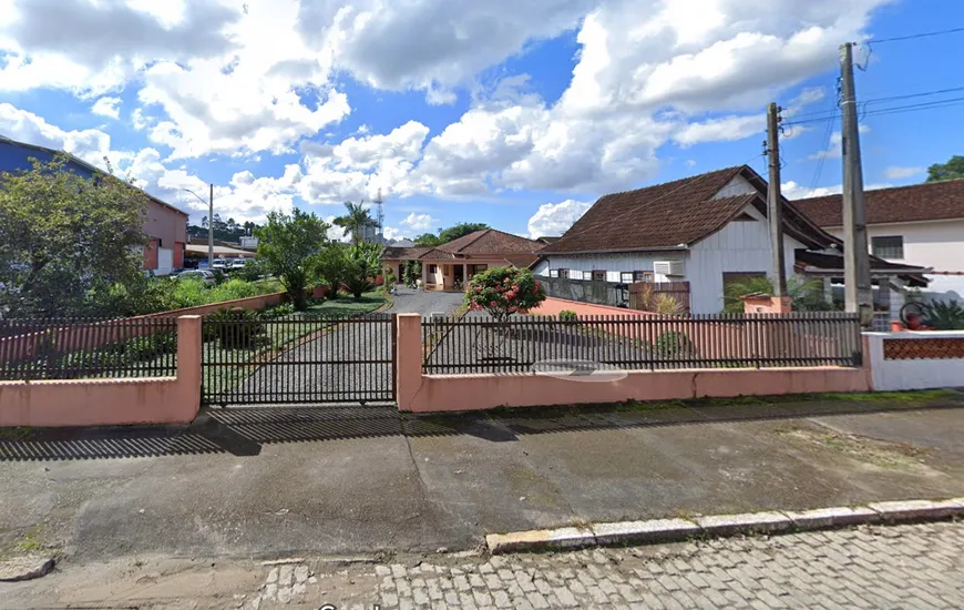 Foto 1 de Casa com 4 Quartos à venda, 200m² em Anita Garibaldi, Joinville