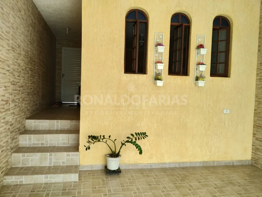 Foto 1 de Casa com 3 Quartos à venda, 180m² em Jardim Das Imbuias, São Paulo