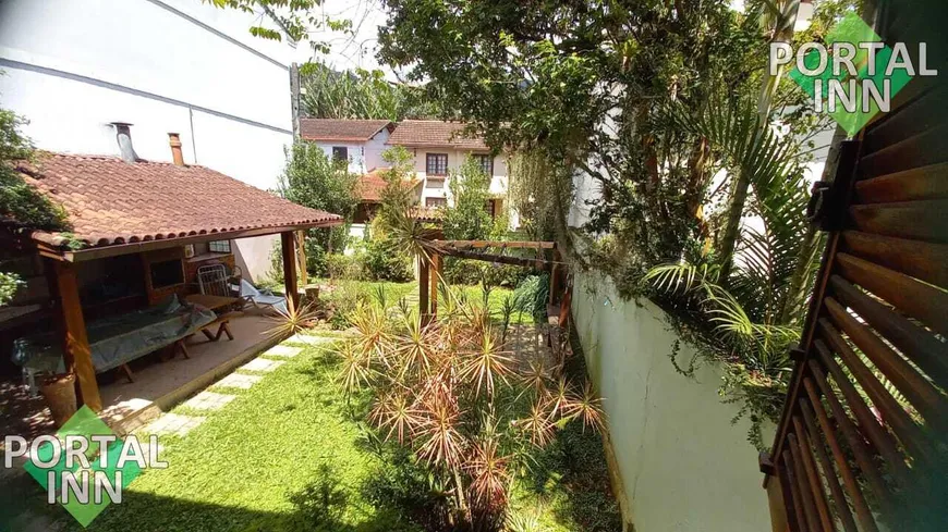 Foto 1 de Casa de Condomínio com 4 Quartos para alugar, 151m² em Parque do Ingá, Teresópolis