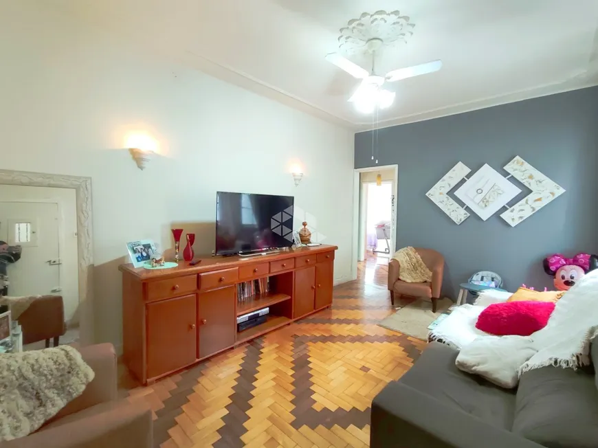Foto 1 de Apartamento com 3 Quartos à venda, 85m² em Navegantes, Porto Alegre