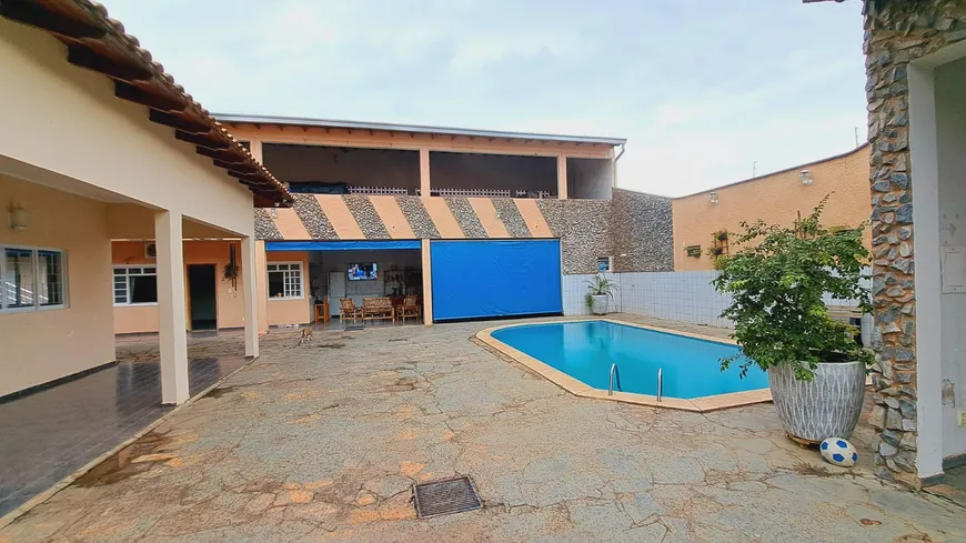Foto 1 de Casa com 4 Quartos à venda, 471m² em Jardim Comodoro, Cuiabá