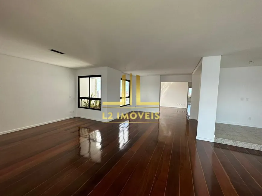 Foto 1 de Apartamento com 4 Quartos à venda, 250m² em Vitória, Salvador
