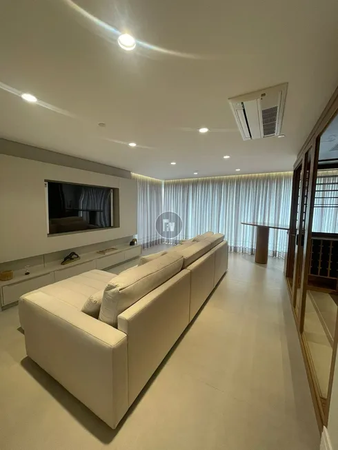 Foto 1 de Apartamento com 3 Quartos à venda, 194m² em Barra Sul, Balneário Camboriú