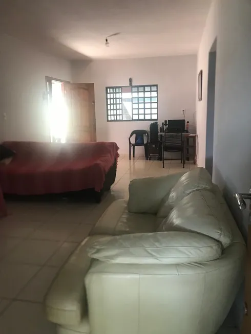 Foto 1 de Casa com 3 Quartos à venda, 230m² em Setor Faiçalville, Goiânia
