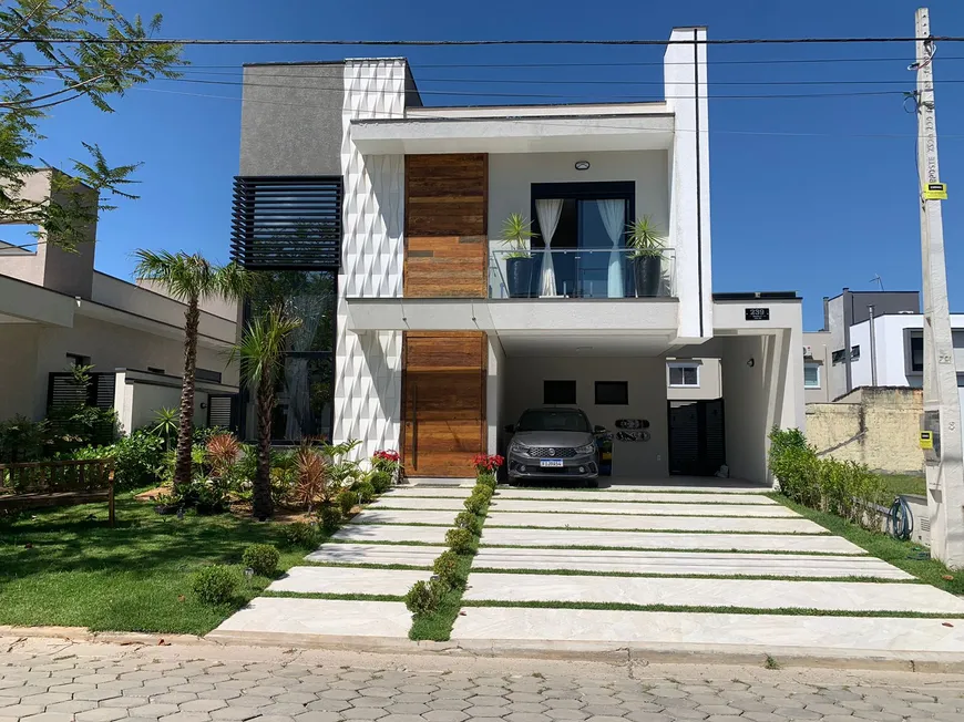 Foto 1 de Casa de Condomínio com 3 Quartos à venda, 220m² em Botujuru, Mogi das Cruzes