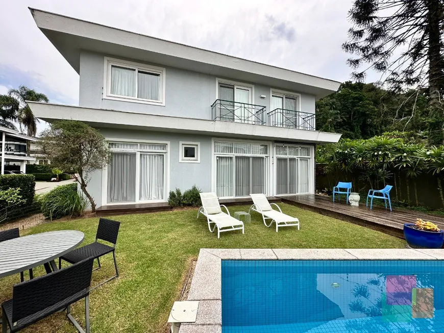 Foto 1 de Casa de Condomínio com 5 Quartos à venda, 393m² em América, Joinville