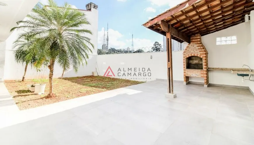 Foto 1 de Casa com 4 Quartos à venda, 400m² em Pacaembu, São Paulo