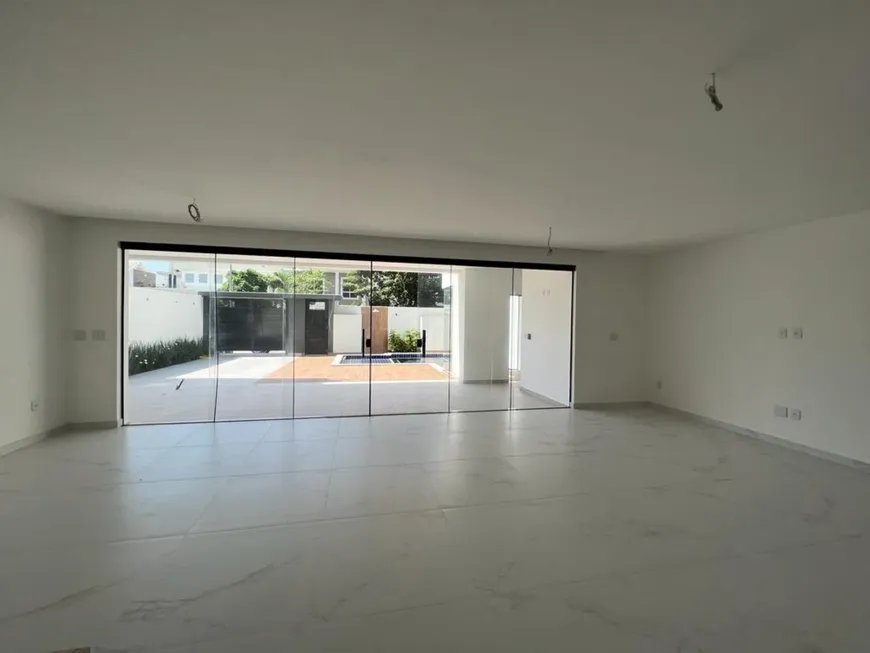 Foto 1 de Casa com 3 Quartos à venda, 245m² em Barra da Tijuca, Rio de Janeiro