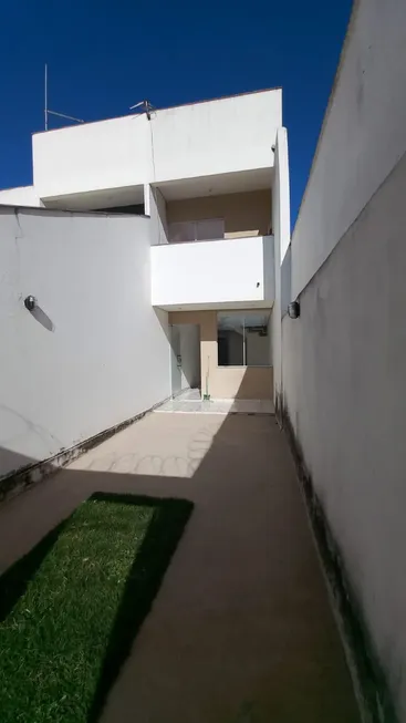 Foto 1 de Casa com 2 Quartos à venda, 90m² em Itacolomi, Betim